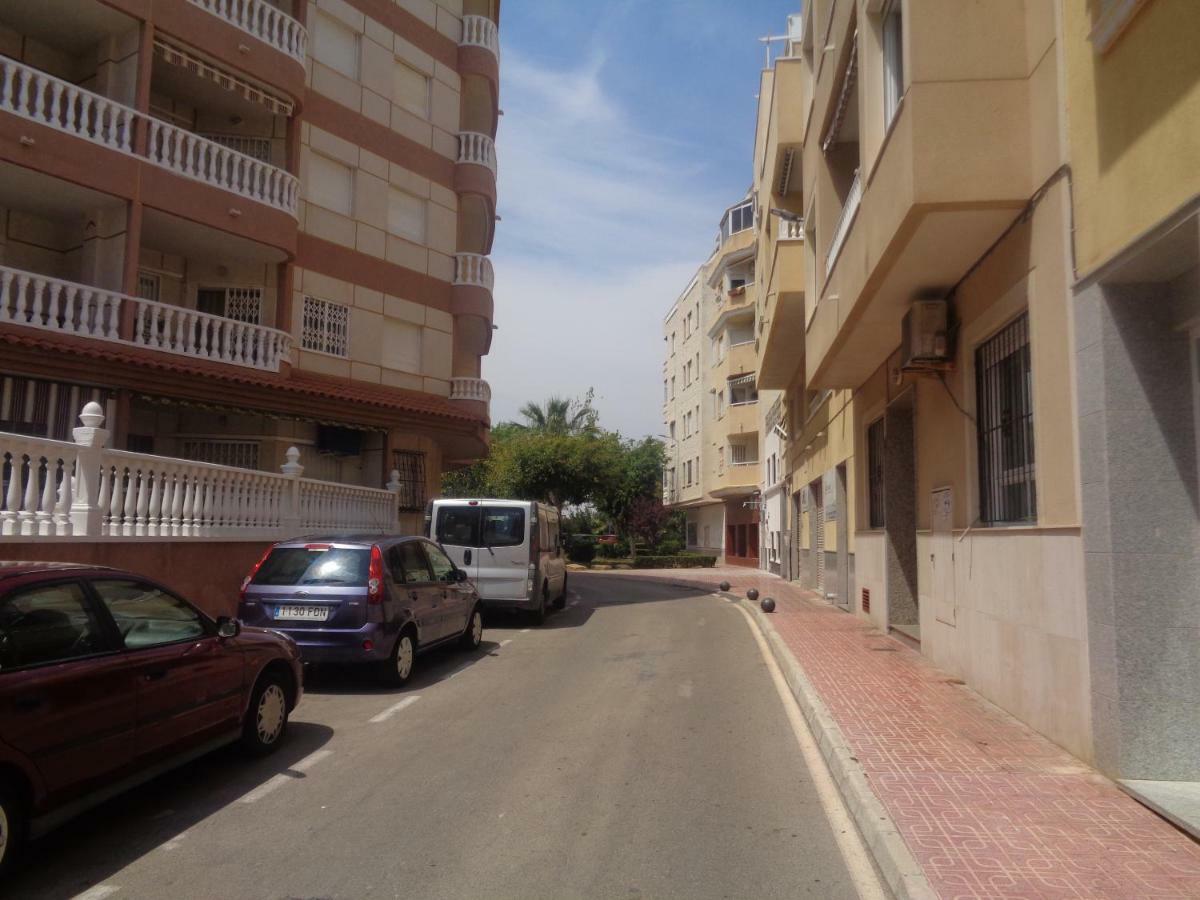 Apartament Ricardo La Mata Torrevieja Exterior photo